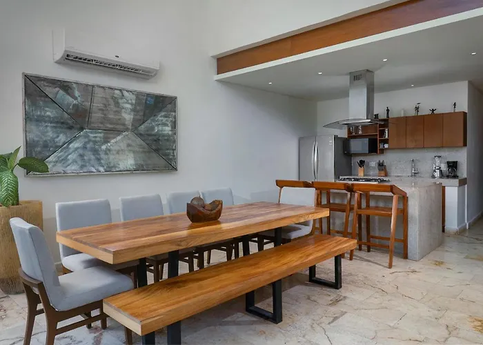 Spectacular 4br Style With Concierge And Secluded Pool