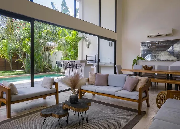 Spectacular 4br Style With Concierge And Secluded Pool *