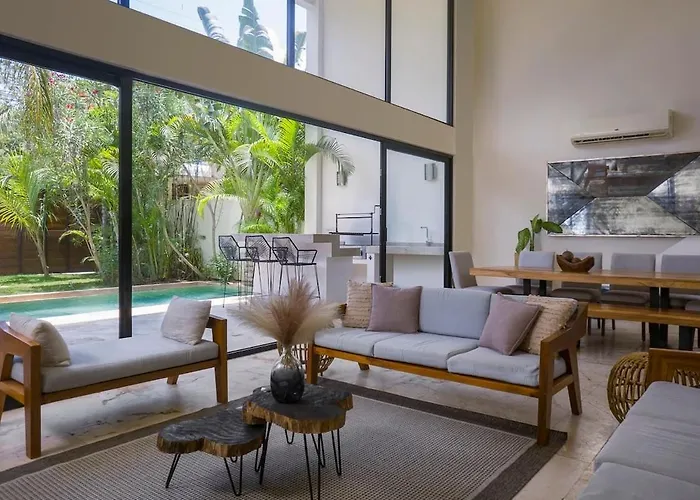 Spectacular 4br Style With Concierge And Secluded Pool *