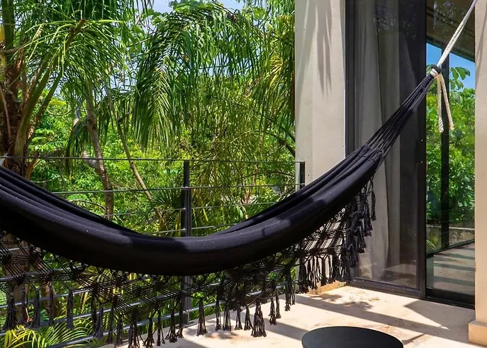 Spectacular 4br Style With Concierge And Secluded Pool